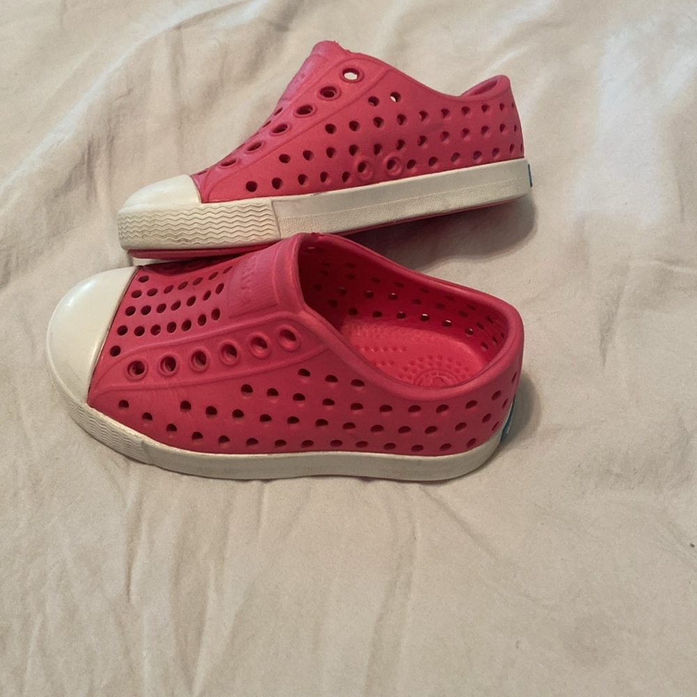 Native Shoe - Picture 2 of 5